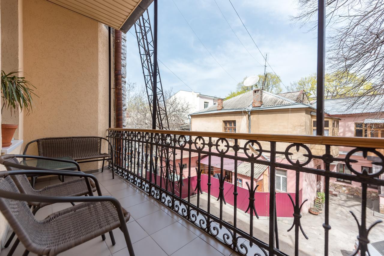 Studio Apartment In Center Of Odesa Екстериор снимка