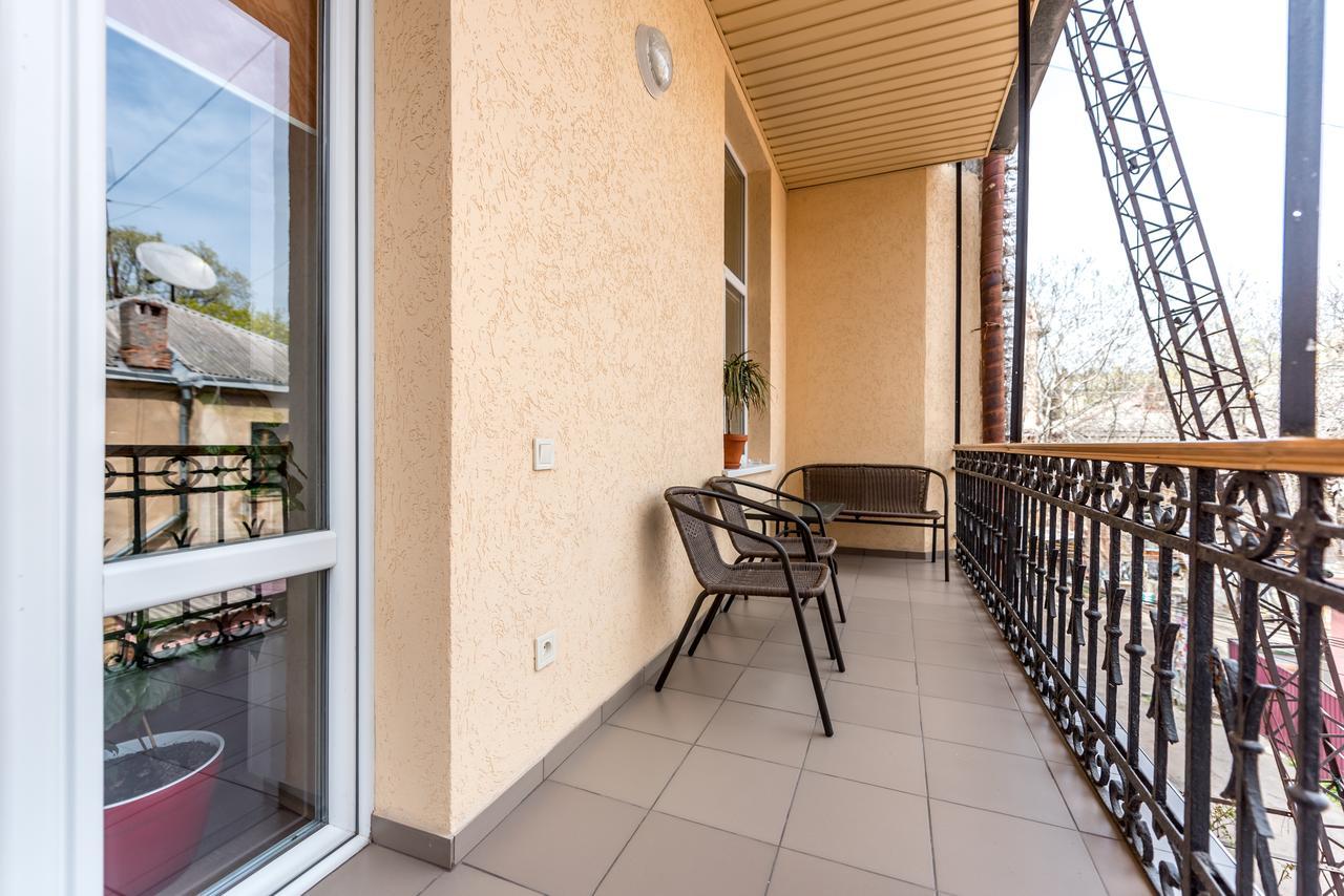 Studio Apartment In Center Of Odesa Екстериор снимка